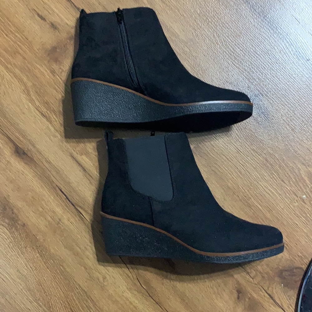 Black Wedged Ankle Boot A